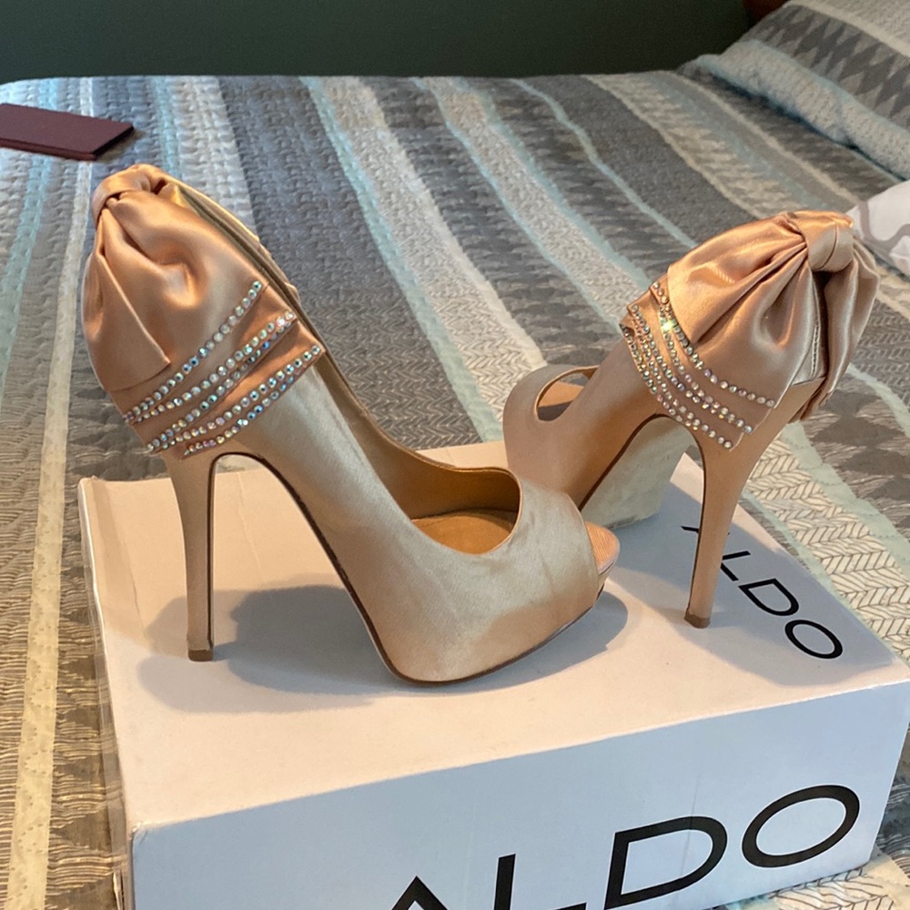 Aldo platform champagne satin dress heel